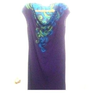 Cap sleeve straight dress with design at neck